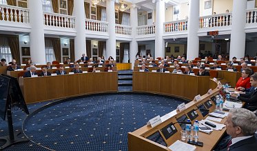 Евгений Солнцев впервые отчитался перед депутатами Заксобрания